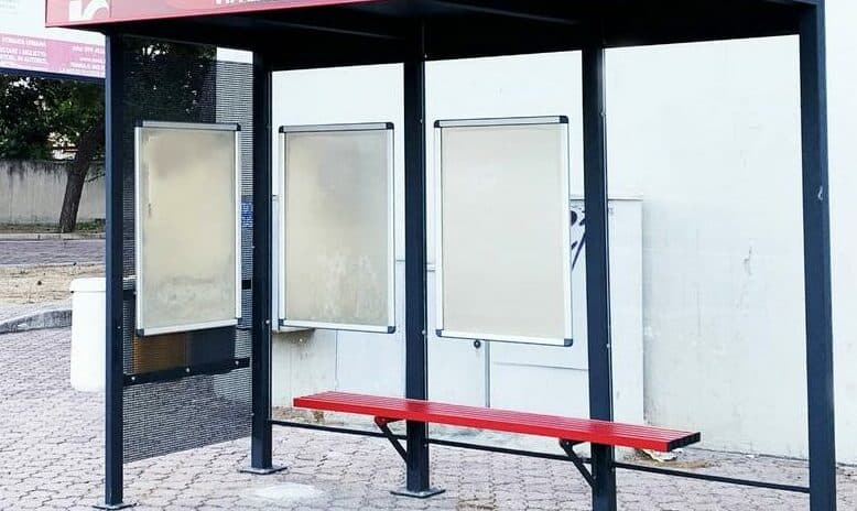 Distrutta fermata bus cimitero-Porta Tamburi