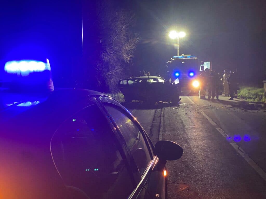 Campi-Novoli, tragedia della strada: Carlo muore a 18 anni. Altri quattro feriti
