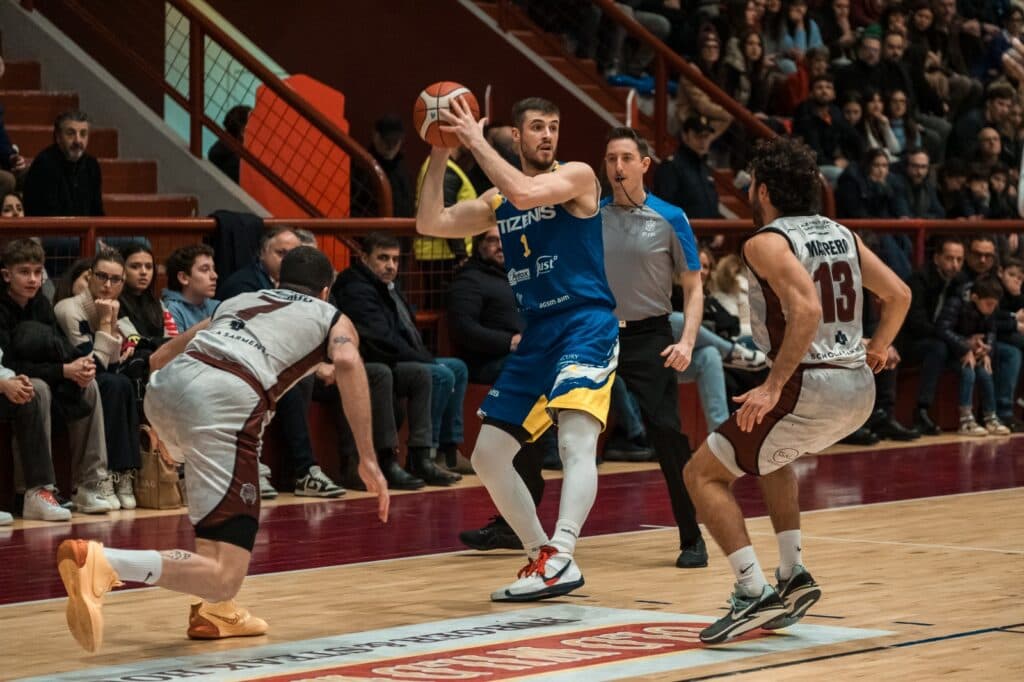 Basket A2, crollo di HDL Nardò, a Lecce vince Verona