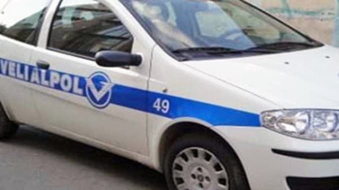 Scatta l'allarme, arrivano i vigilanti e i ladri fuggono a mani vuote