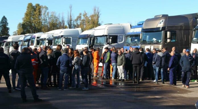 Ex Ilva: la protesta degli autotrasportatori. Questa mattina il sindaco al presidio