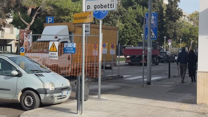 Cantiere Piazza Ariosto, i commercianti: "Da due mesi senza incassi"