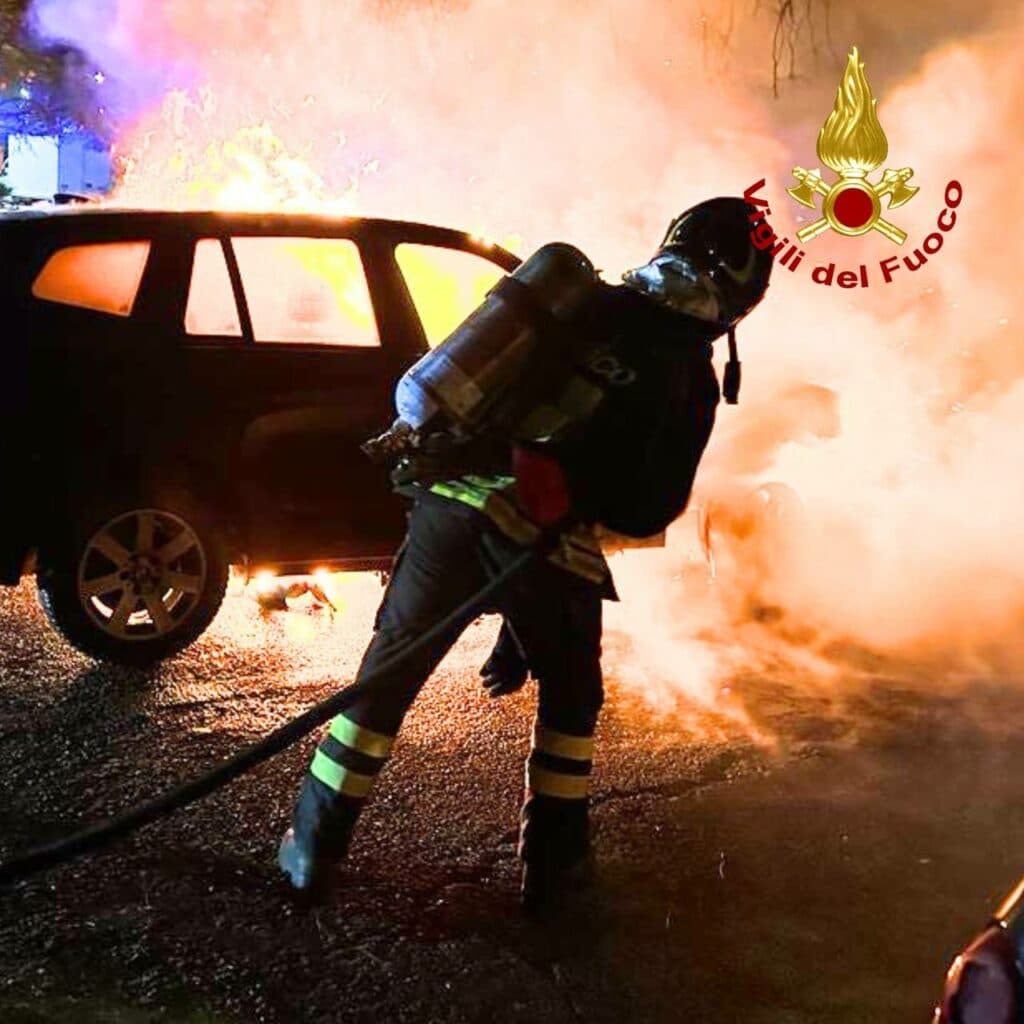 Incendio nella notte a Casarano: distrutta un’Audi Q8, sospetto dolo