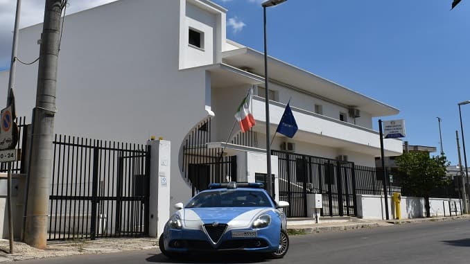 Polizia a Galatina, Taurisano e Otranto: oltre 450 persone controllate