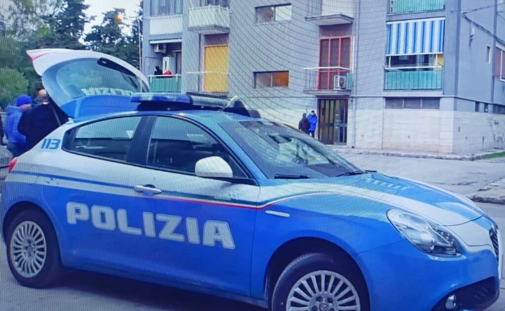 Donna ritrovata morta nel suo appartamento al rione Tamburi