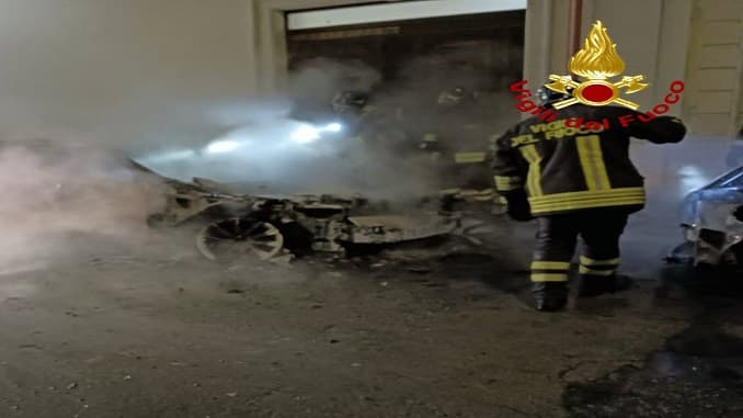 Alliste, incendio in uno scantinato adibito a garage