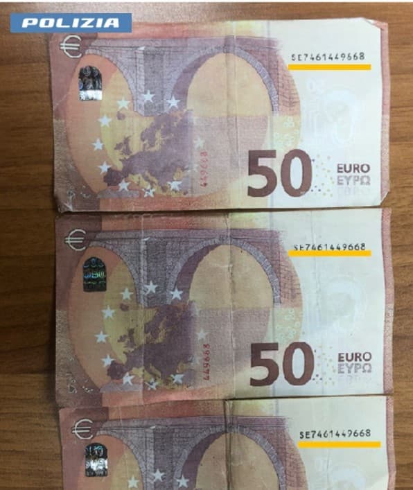 Banconote false e 81mila euro nascosti nel muro di cinta: denunciato