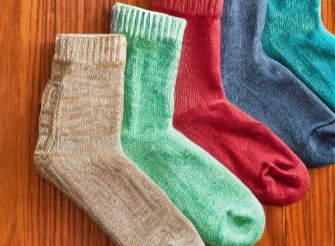 Spaiati e mai sbagliati: i calzini che celebrano la diversità