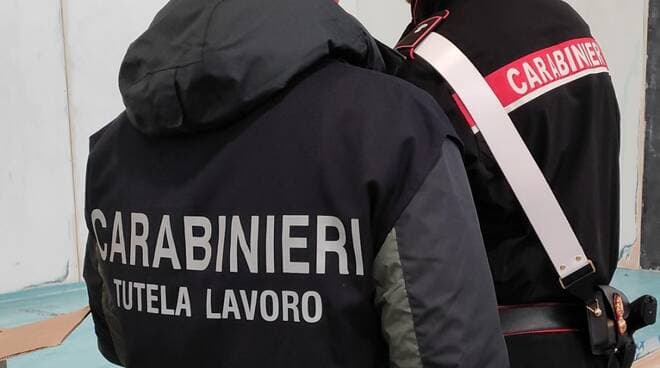 Costretti a lavorare più di 60 ore a settimana: arrestato datore di lavoro
