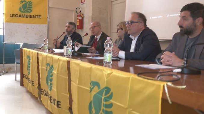 Report Legambiente città 2030, Lecce tra i capoluoghi con più auto