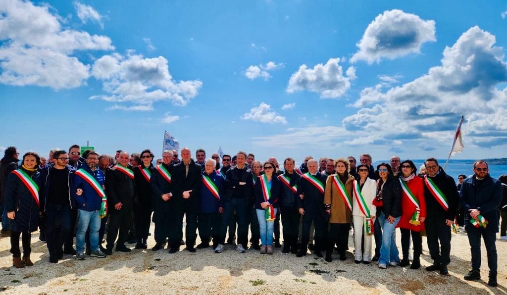 Off Shore selvaggio, 87 sindaci protestano insieme: "Stop allo scempio"