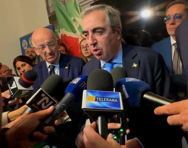 Caso Bari: botta e risposta al veleno Gasparri-Leccese