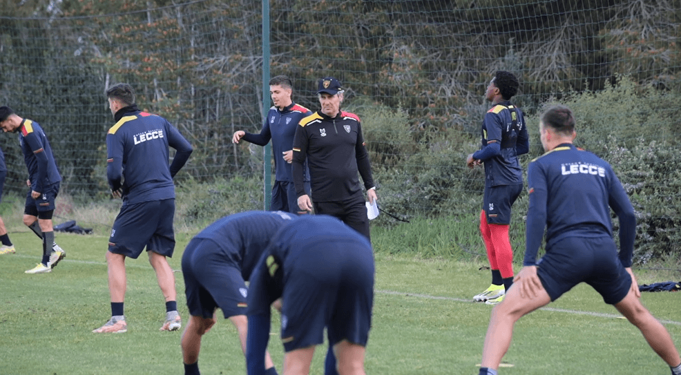 Lecce, tre in differenziato, a Cagliari settore ospiti sold out