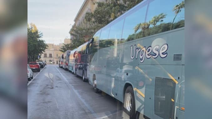 Ingressi e soste non autorizzate, le infrazioni dei pullman turistici