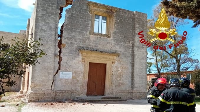 Castrignano del Capo, la chiesa di San Giuseppe si spacca a metà