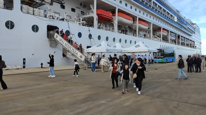 La Msc Sinfonia, a Brindisi, avvia la stagione crocieristica