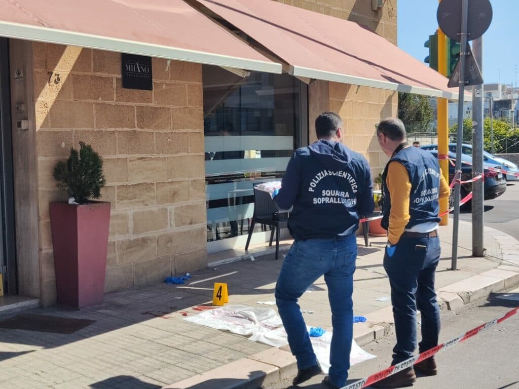 Spari in pieno giorno davanti ad un bar a Lecce: gambizzato pregiudicato