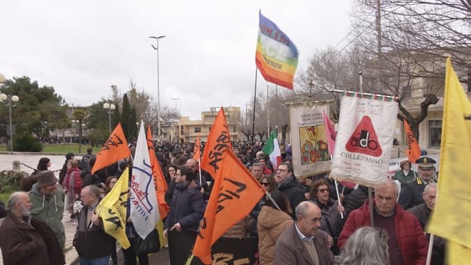 A Casarano la lotta alla mafia scende in strada. In corteo anche Don Antonio Coluccia