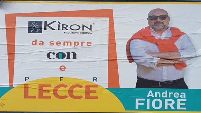 Io Sud attacca: manifesti candidato con spot alla sua attività