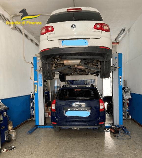 Autocarrozzeria abusiva, evasione fiscale e un operaio “in nero”: GDF Bari in azione