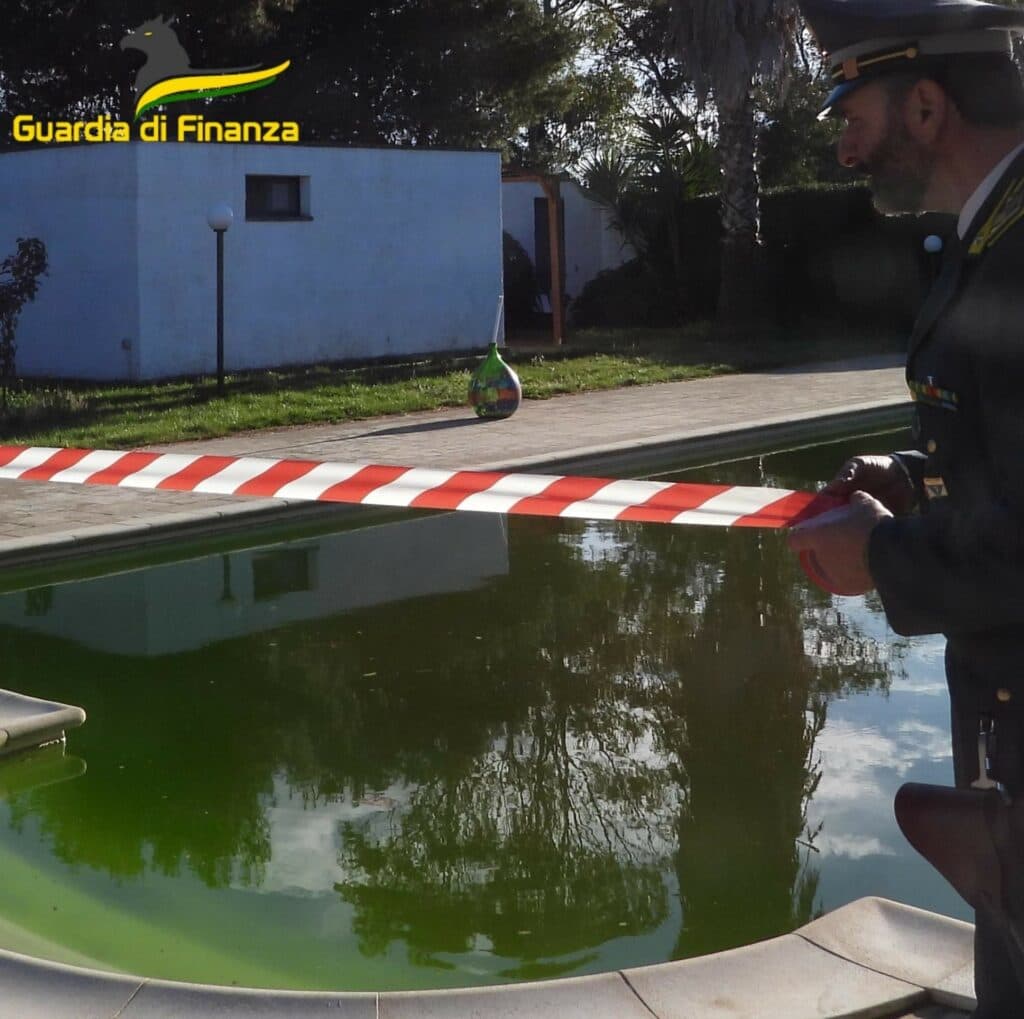 B&B con camere, piscina, solarium e deposito abusivi: scatta il sequestro
