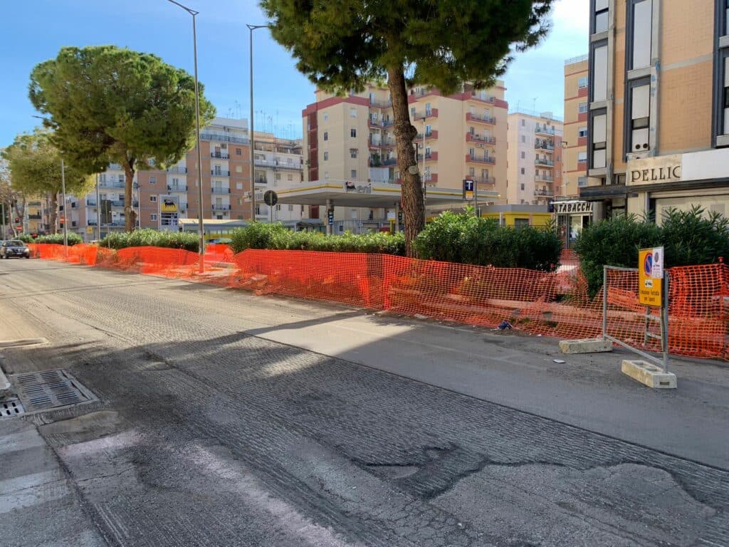 Brindisi - adesso in viale Aldo Moro accade davvero di tutto...