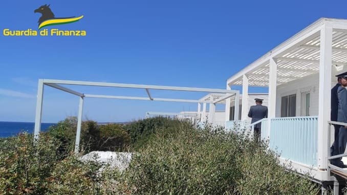 Resort di lusso in area sottoposta a vincolo paesaggistico