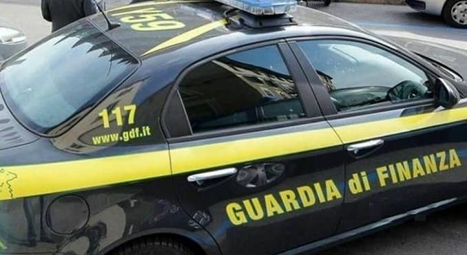 Un chilo e 300 grammi di eroina in casa, arrestati marito e moglie