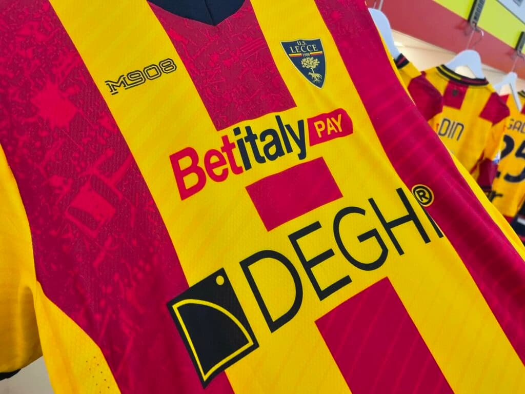Lecce, festa in città col pullman scoperto