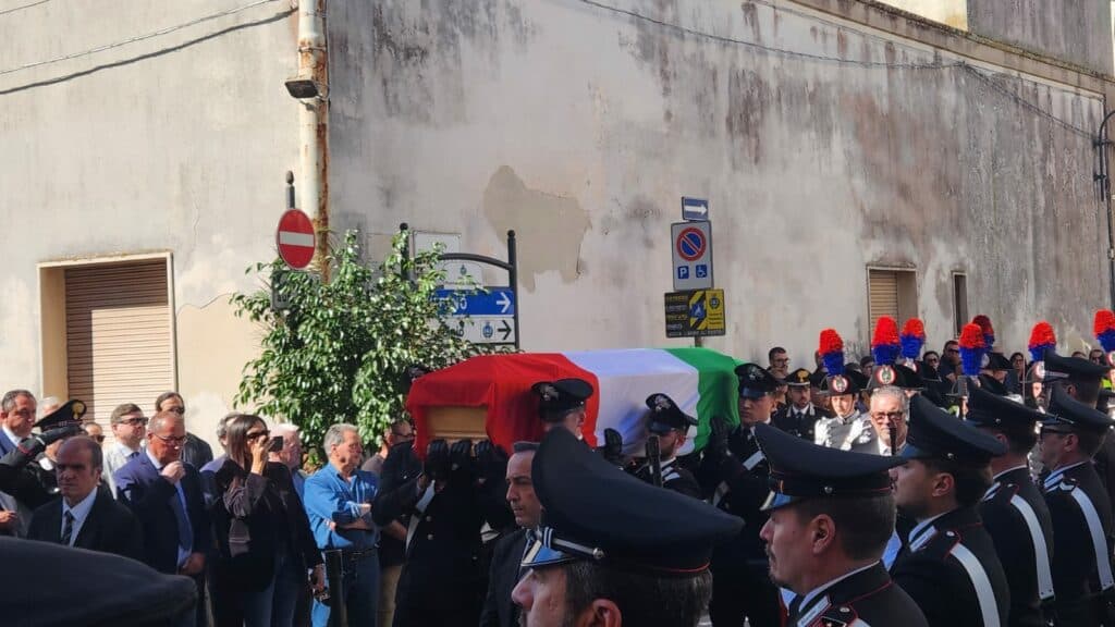 "Ciao Francesco": l'ultimo saluto al carabiniere dal cuore d'oro