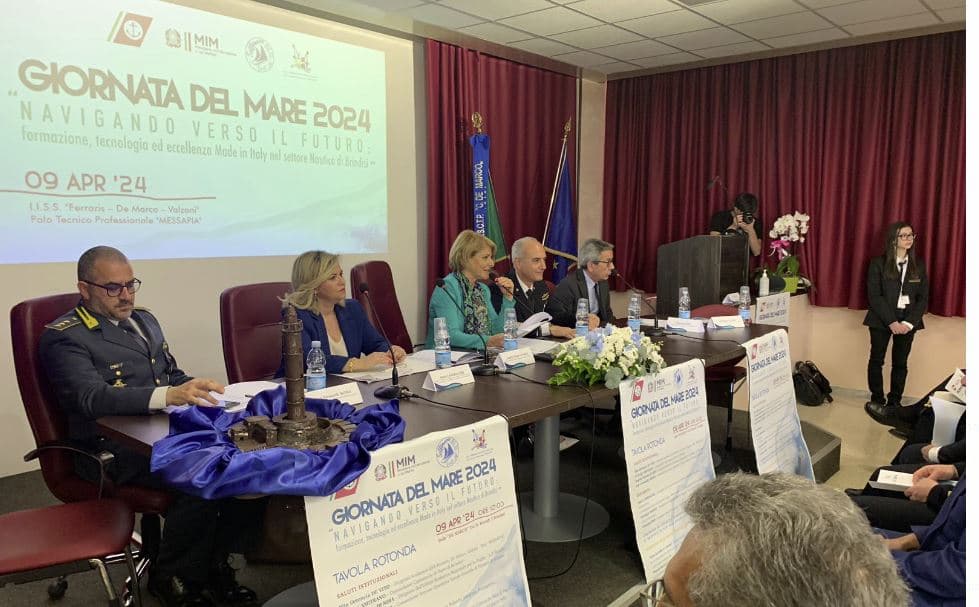 Brindisi con il suo mare naviga verso il futuro