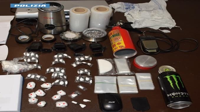 Droga nascosta in lattine, estintore e mouse: 49enne di nuovo nei guai