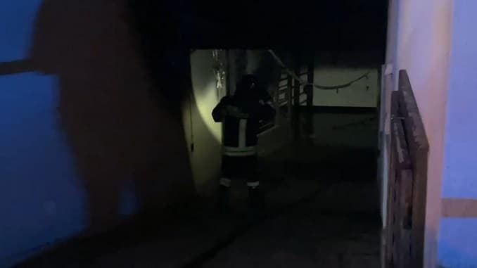 Nardò, divampa incendio in un box. Un intossicato e palazzina evacuata