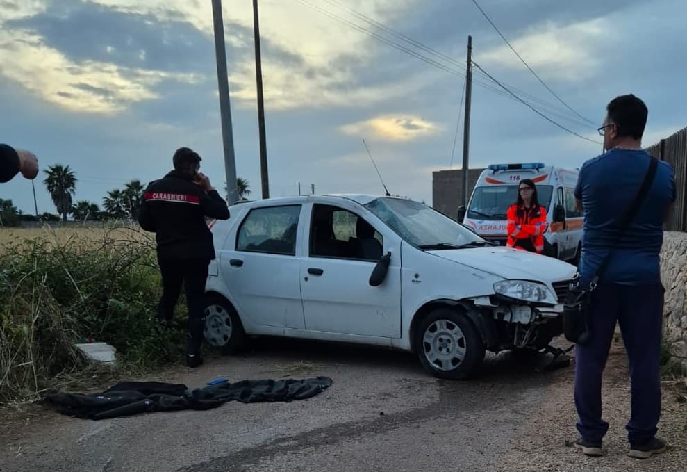 Con l'auto contro un muretto, muore 37enne