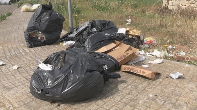 Campagne deturpate da rifiuti: "Più foto trappole e amore per il territorio"
