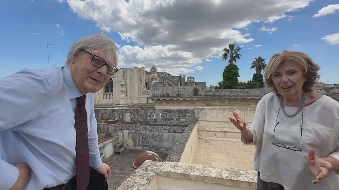 Sgarbi, tour in città con la Poli: "Lecce, quanta bellezza"
