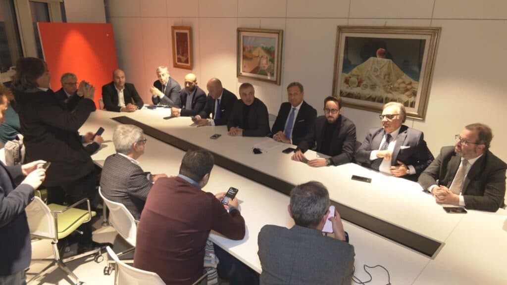 “No all'uso delle istituzioni per campagna elettorale”