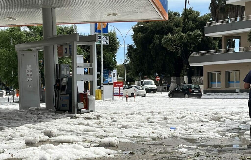 Grandine e pioggia: un nubifragio si abbatte su Nardò