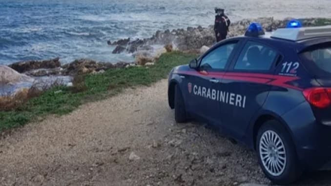 Bari: "Picchiato, legato e gettato sugli scogli", la denuncia di un 20enne