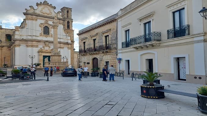 Presicce - Acquarica, bomba distrugge bar in piazza. Giorni fa un altro ordigno che però non esplose
