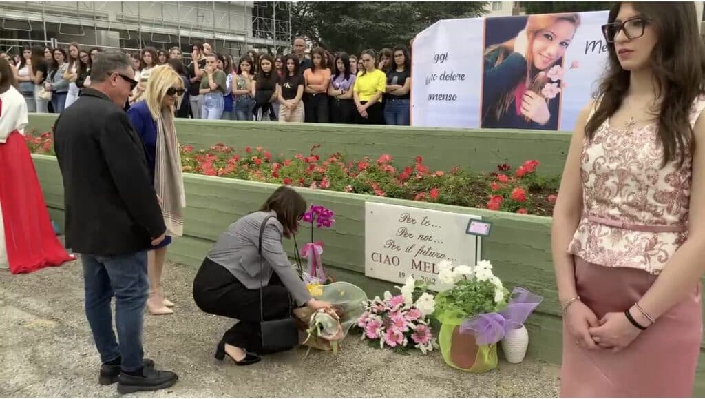 12 anni dopo la tragedia, Brindisi e Mesagne ricordano Melissa Bassi