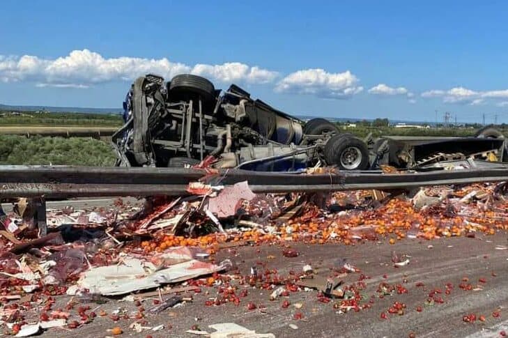 Incidente mortale sulla statale 106: perdono la vita due persone