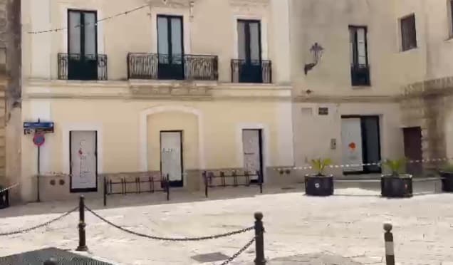 Bomba inesplosa rinvenuta nel cuore di Presicce: un bar nel mirino