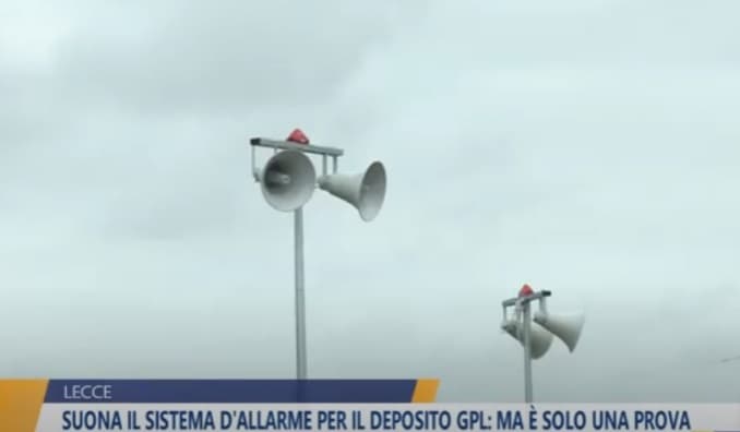 Suona il sistema d'allarme per il deposito Gpl: ma è solo una prova