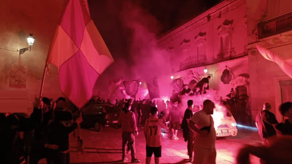 Lecce, colore e calore giallorosso. La festa continuerà sabato prossimo