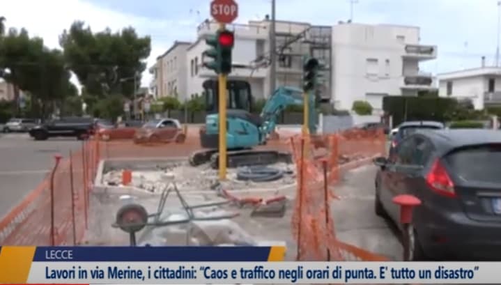 Lavori in via Merine, i cittadini: “Caos e traffico negli orari di punta. E' tutto un disastro”