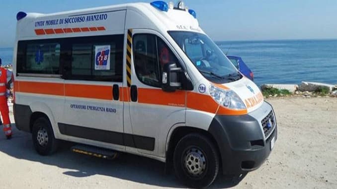 Malore in acqua, muore 70enne brindisino