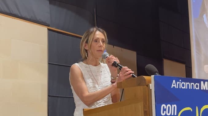 Arianna Meloni da Lecce spinge la coalizione di centrodestra per conquistare l'Europa