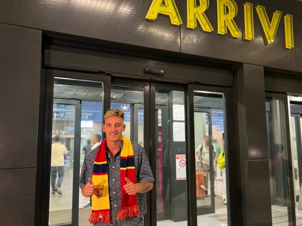Lecce, Pierret è arrivato all'Aeroporto del Salento