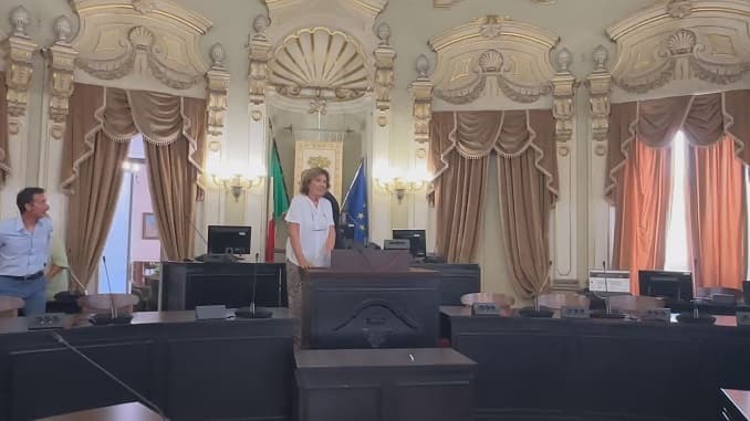 Incontro con i dipendenti e misure per le fioriere, il primo giorno a Palazzo Carafa di Adriana Poli Bortone